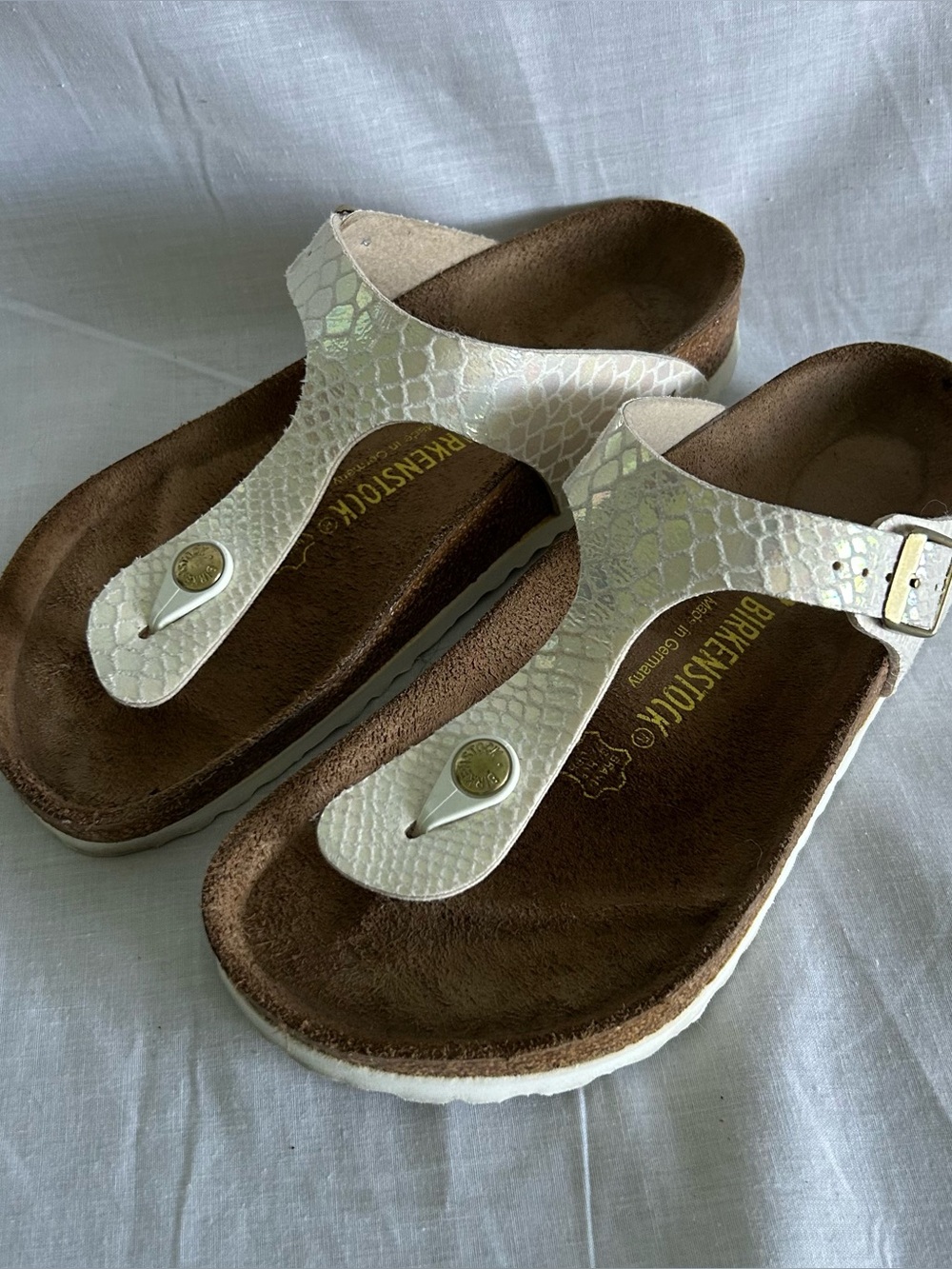 BIRKENSTOCK Gizeh Birko-Flor Shiny Snake Cream Flip-flop Sandals Sz EU38/US7-7.5